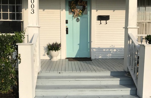 Needville House | Home away from home in the heart of Needville, Tx.