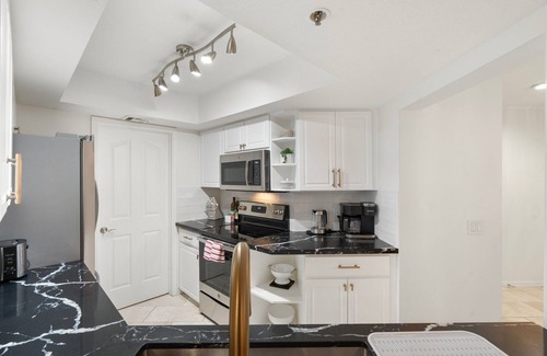 Camelback East Condo | Home Away from Home - Prestigious Biltmore - 15 mins to airport