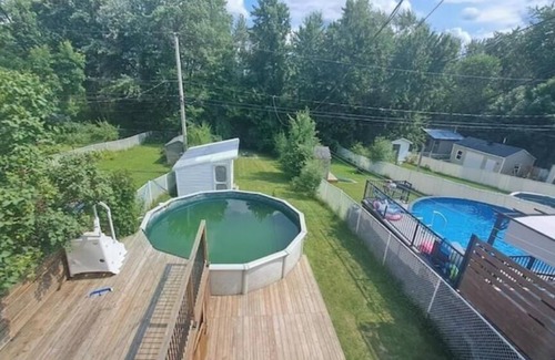 Gatineau House | Home away from home with a pool in Gatineau