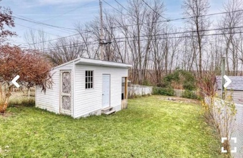 Gatineau House | Home away from home with a pool in Gatineau