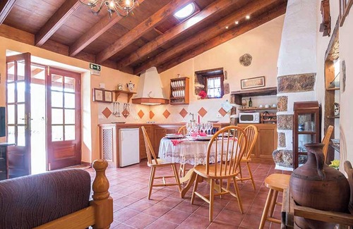 San Cristobal de La Laguna House | Homerez - House with Pool and Sea View - La Laguna