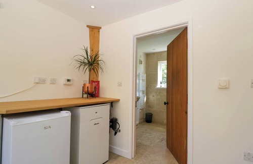 Todenham Cottage | HOME FARM BARN, pet friendly, with a garden in Moreton-In-Marsh