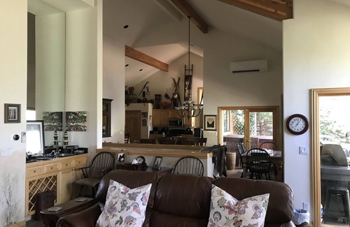 Edwards House | Home for 22, Ski Shuttle, Hot Tub, Pool, Dog OK Tennis/Pickleball/Pool Table