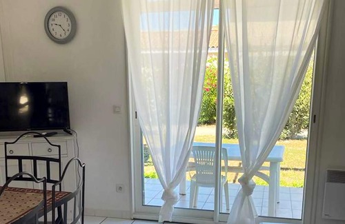 Saint-Saturnin-les-Avignon House | Homerez - Nice house for 6 ppl. with shared pool at Saint-Saturnin-lès-Avignon