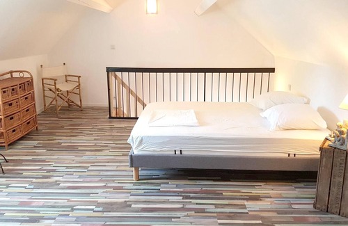 Sainte-Genevieve-les-Gasny Apartment | Homerez - Beautiful apartment with garden and Wifi