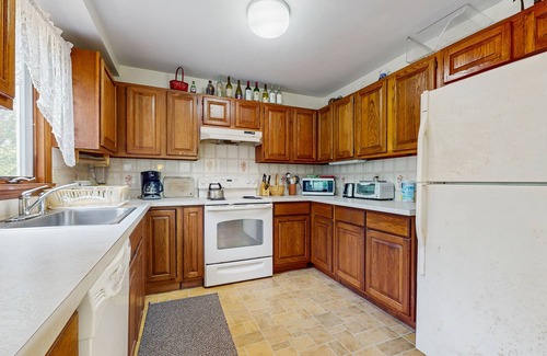 Dennis House | Home in a bayside neighborhood with 2 large decks - walk to beaches