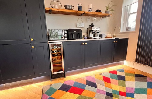 Appledore House | Home in Appledore with own parking and Hot Tub. Dogs welcomed