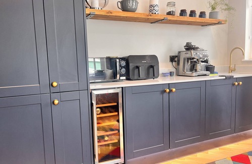 Appledore House | Home in Appledore with own parking and Hot Tub. Dogs welcomed