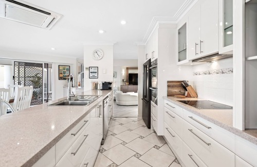 Broadbeach Waters House | Home in Broadbeach Waters