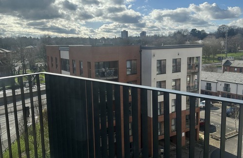 The Westside Apartment | Home in City Centre-Free Parking & Balcony View