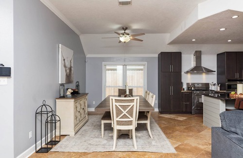League City House | Home in League City, TX with firepit & grill
