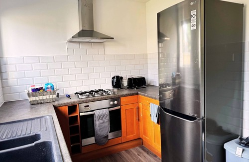 Northampton House | Home in Northampton 3 bed entire space with private drive parking