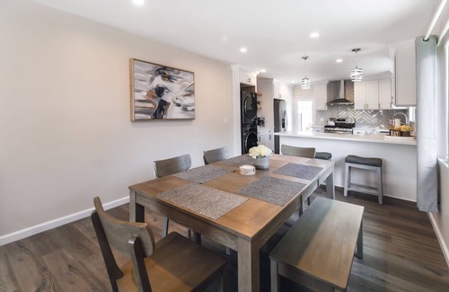Altadena House | Home in Pasadena - Rose Bowl