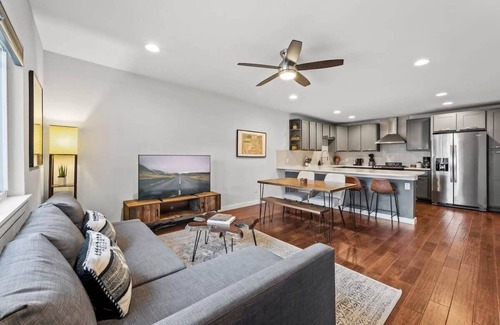 Zilker House | Home in Zilker | Private Large Backyard