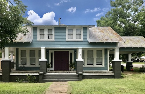La Grange House | Home Joanna Gaines would approve! In the heart of small town Central Tx LaGrange