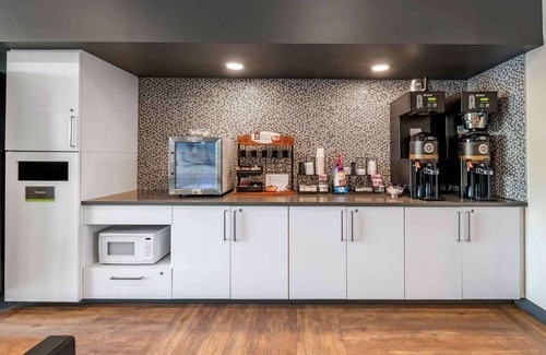 Trailer Estates Hotel | Home-Like Getaway w/Kitchen in Central Location | 3 Units