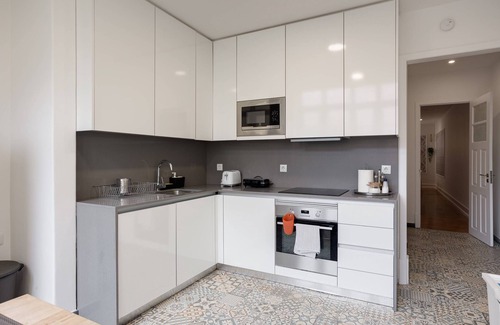 Sao Joao de Deus Apartment | Home Out 3E - 5 Bedroom Apartment with Parking