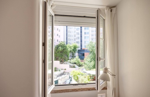 Sao Joao de Deus Apartment | Home Out 3E - 5 Bedroom Apartment with Parking
