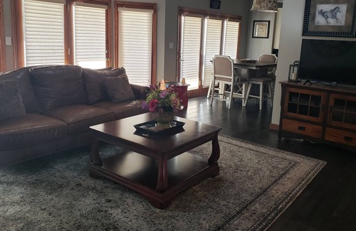 Lancaster House | Home Sleeps 12- Sits on 5.24 acres with restaurants & stores within 3 minutes.
