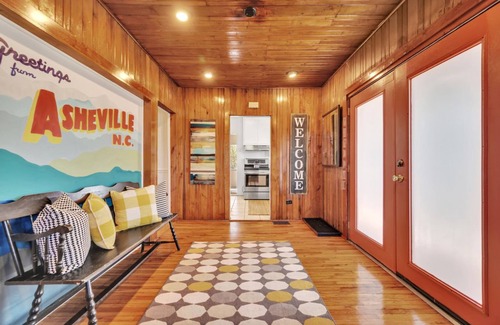 Arden House | Home + Tiny Home 15 mins to Asheville! Firepit-Hot tub-Dog Friendly-Games Galore