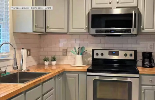 Beaufort House | Home Under The Oaks - Sleeps 6!