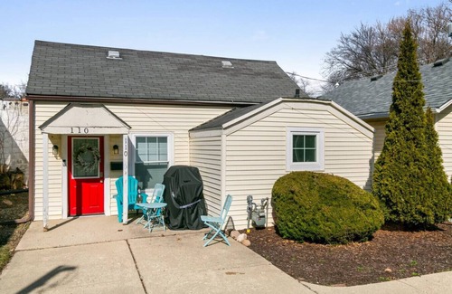 Libertyville House | Home w/Garage in DT Libertyville Near Naval Base!