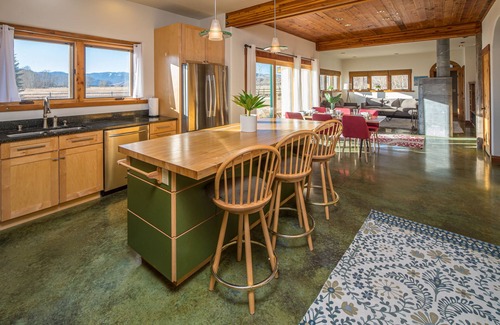 Bozeman House | Home w/river access & stunning views of the mountains in Gallatin Gateway - Le Ciel