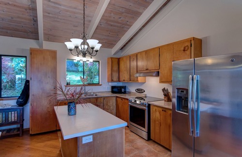 Papaaloa House | Home with Ocean Views Along the Hamakua Coast