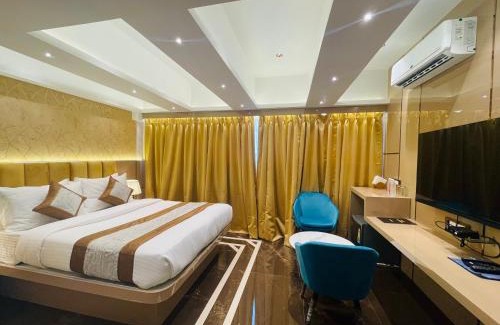Four Bungalows Hotel | Home2 Renaissance Club