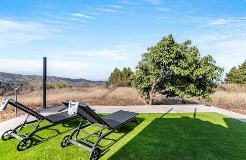 La Solana Ski Chalet | Home2Book Country Stay with Terrace BBQ