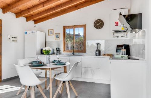La Solana Ski Chalet | Home2Book Country Stay with Terrace BBQ
