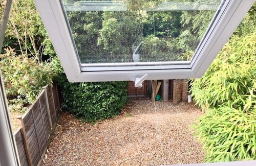 Cambridge House | Homely Birch Close House with Free Parking, Garden & Sleeps 8n