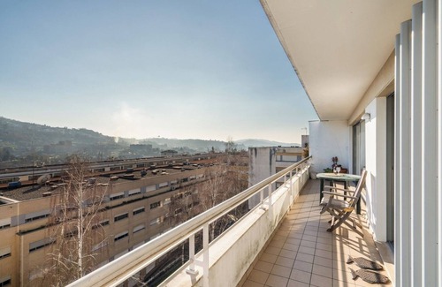 Guimaraes Apartment | Homely Large Flat | Balcony
