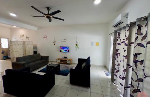 Seremban House | Homely, Self Check-In, Wi-Fi, Guarded Community