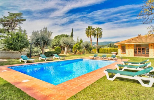 Sant Andreu de Llavaneres Villa | Homerez - Amazing villa 1 km away from the beach for 16 ppl. with swimming-pool