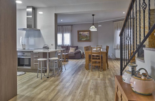 San Bartolome de Pinares House | Homerez - House for 12 ppl. with garden and terrace at San Bartolomé de Pinares