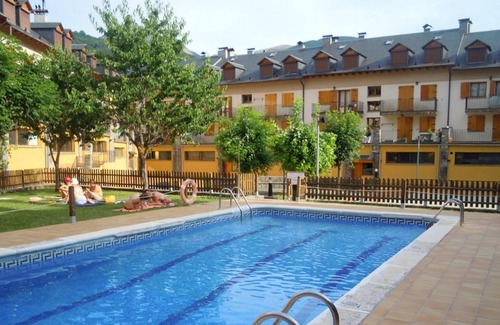 Benasque Apartment | Homerez - Amazing appartement for 4 ppl. with shared pool at Benasque