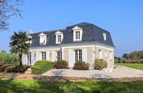 Mont-pres-Chambord Apartment | Homerez - Appartement for 4 ppl. with garden and terrace at Mont-près-Chambord