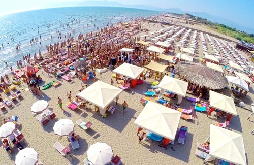 Eboli Apartment | Homerez - Appartement 450 m away from the beach for 7 ppl. with shared pool