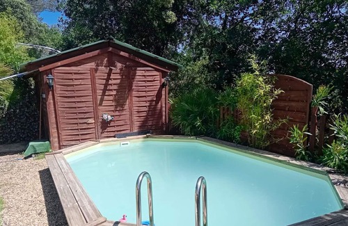 Tourves Apartment | Homerez - Appartement for 4 ppl. with swimming-pool and garden at Tourves