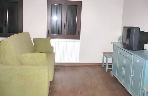 Laspaules Apartment | Homerez - Apt Mountain View Laspaúles