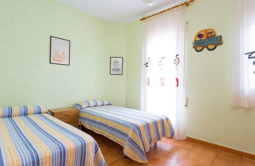 Castellet i la Gornal Villa | Homerez - Big villa 9 km away from the beach for 14 ppl. with swimming-pool