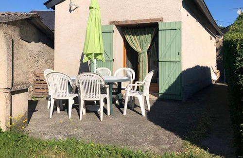 Le Masnau-Massuguies House | Homerez - Beautiful house for 6 ppl. with terrace at Le Masnau-Massuguiès