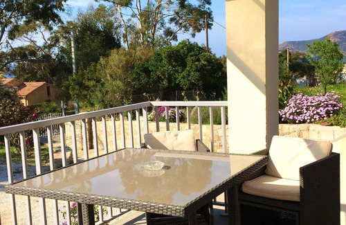 Galeria Apartment | Homerez - Beautiful apartment With sea view and garden