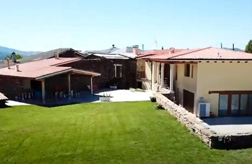 Viana do Bolo Apartment | Homerez - Beautiful appartement for 6 ppl. with garden and terrace at Mourisca