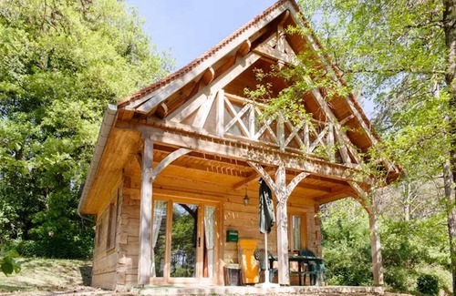 Sarlat-la-Caneda Ski Chalet | Homerez - Chalet in Sarlat-la-Canéda