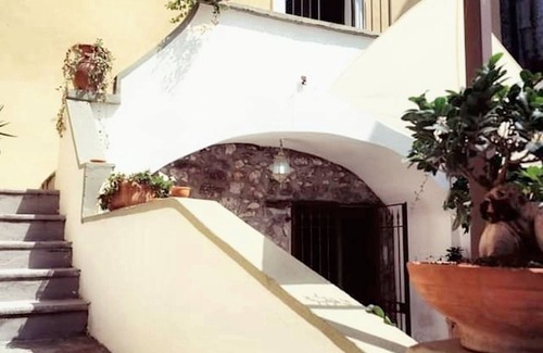 Francolise House | Homerez - Charming House in Francolise with Sea View