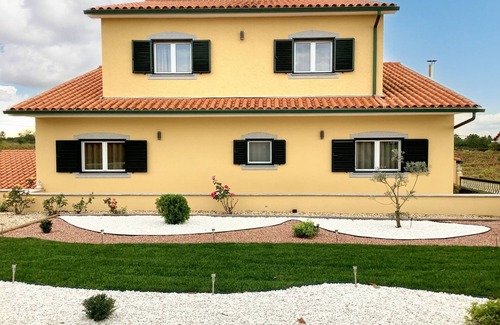Aguiar da Beira House | Homerez - Charming House in Cortiçada with Balcony and Mountain View