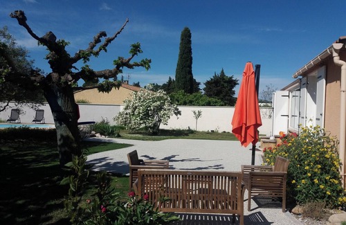 Velleron House | Homerez - Charming House with Private Pool in Velleron