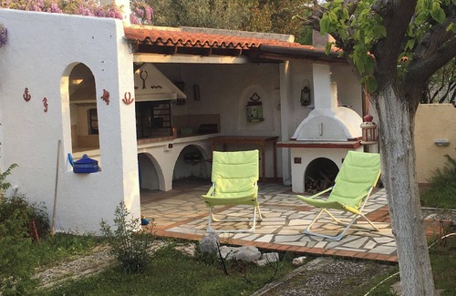 Chalcis House | Homerez - Charming House in Drosia with Mountain View